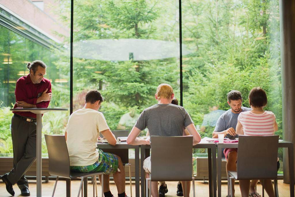 TRUNG TÂM TUYẾN SINH DU HỌC QUỐC TẾ RUBIE MARBLE